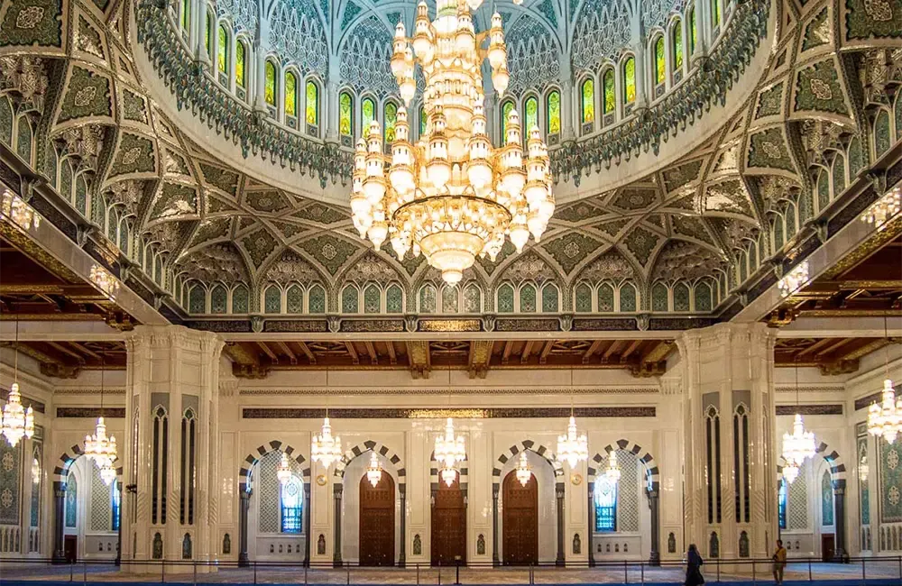 Sultan-Qaboos-Grand-Mosque-1.webp