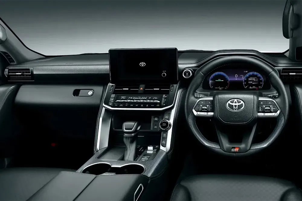 Toyota-Land-Cruiser-300-white-2.webp