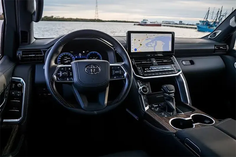 luxury-car-rental-in-muscat.webp