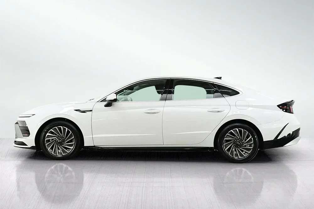 rent-hyundai-sonata-muscat.webp